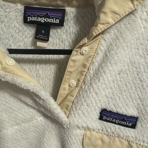Patagonia Cream and White Fleece Pullover
